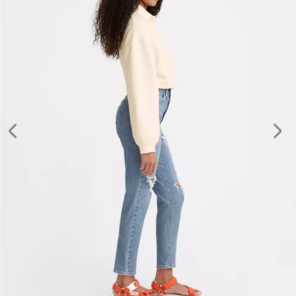 Levi’s High Waisted Mom Jeans Sz 26 Light Wash Distressed Denim - Picture 13 of 14